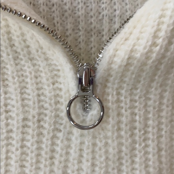 Gap sweater in off white/cream - Picture 6 of 8